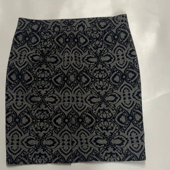 Ann Taylor skirt.  Size 8P - Picture 2 of 6